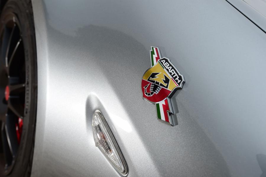 Логотип Abarth 124 GT (348) 2018 года  (UK) (фото 39 из 40)